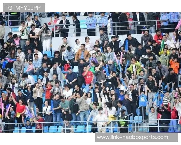 足球粉丝迷的热情与坚持如何影响球队表现与赛事氛围